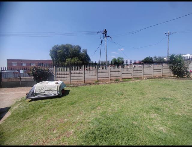 3 BEDROOM FREESTANDING FOR SALE IN GERMISTON SOUTH